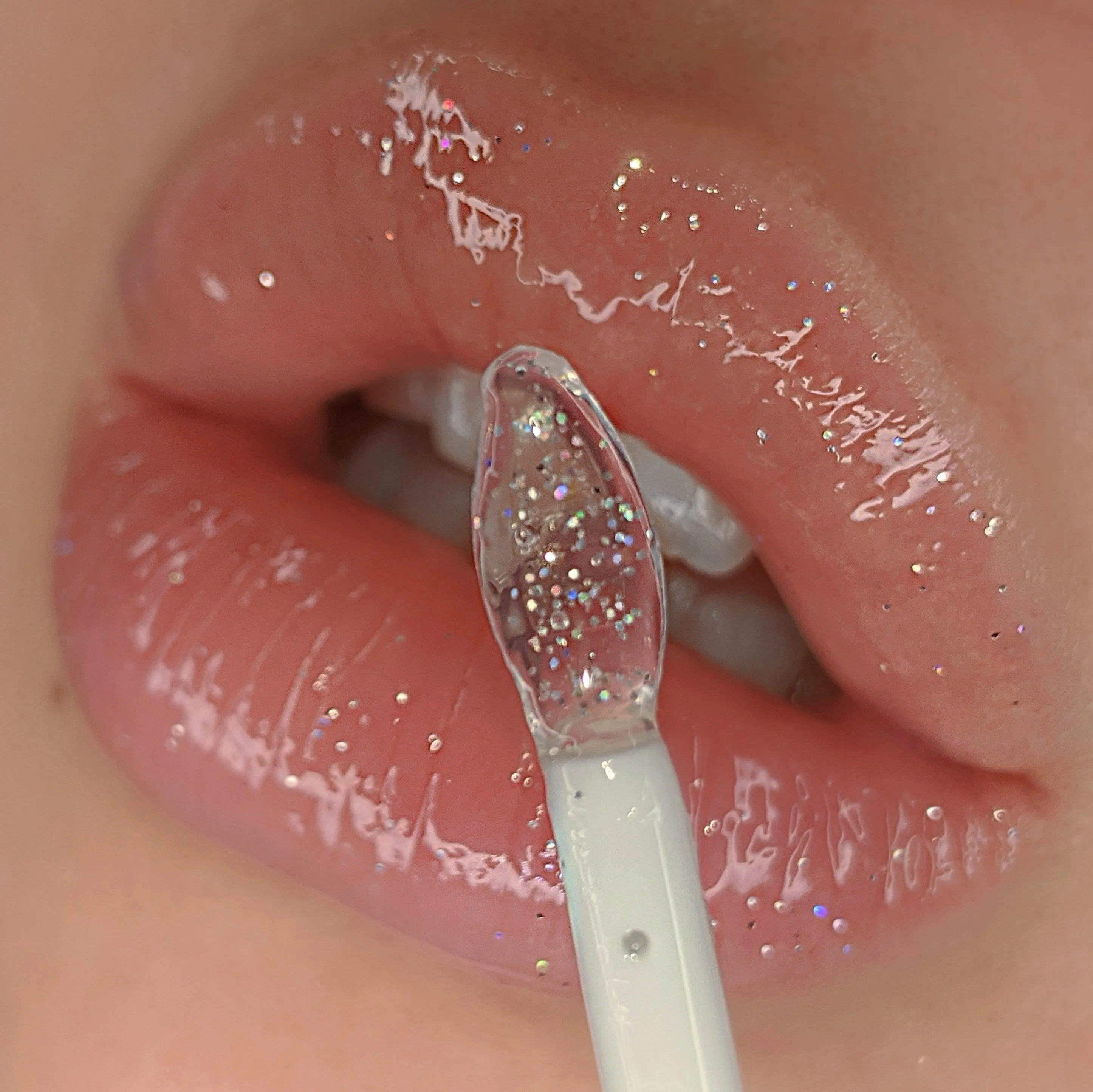 Holomint Plumping Lip Gloss   vegan & cruelty free