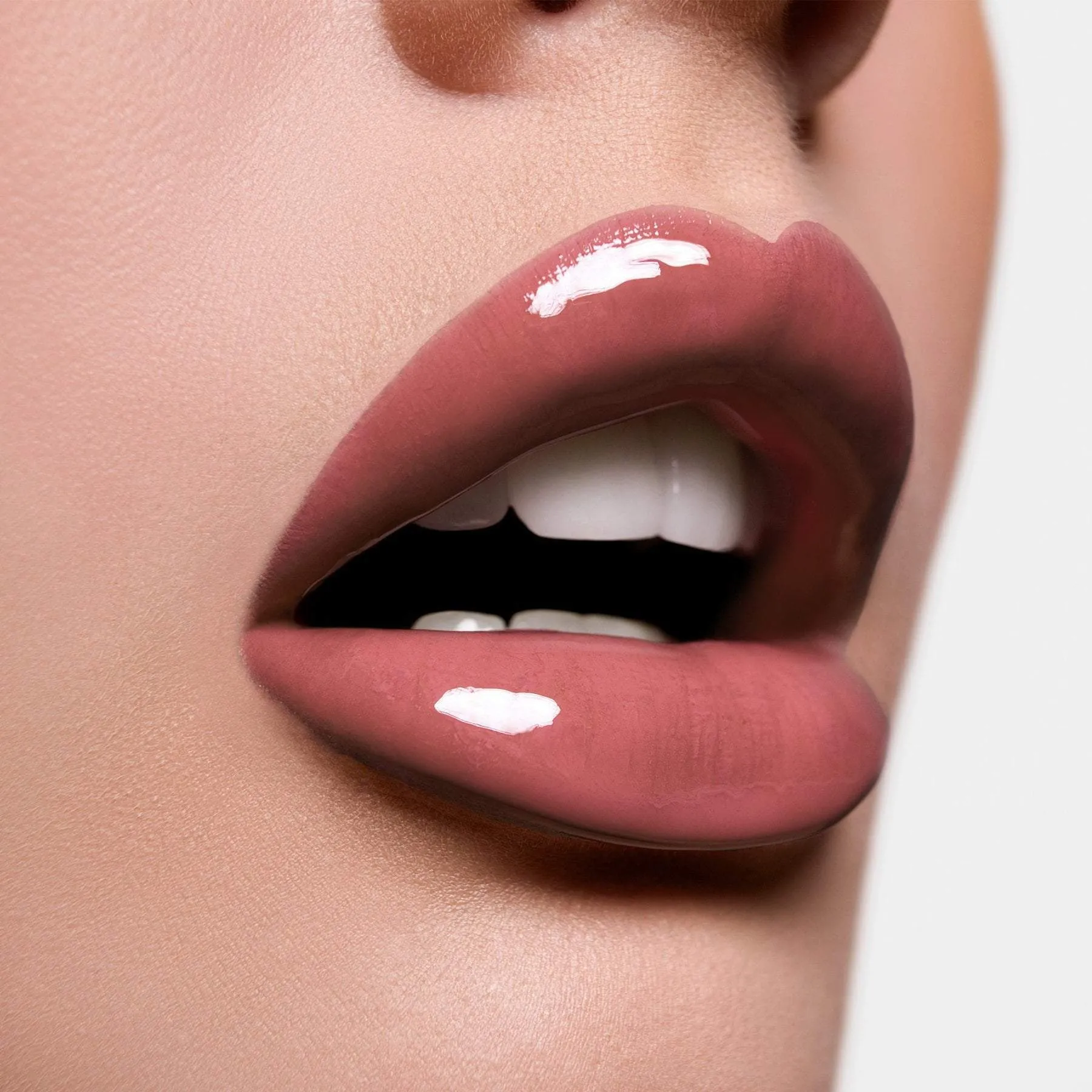 Velvet Gloss Plumper 74. Exposed
